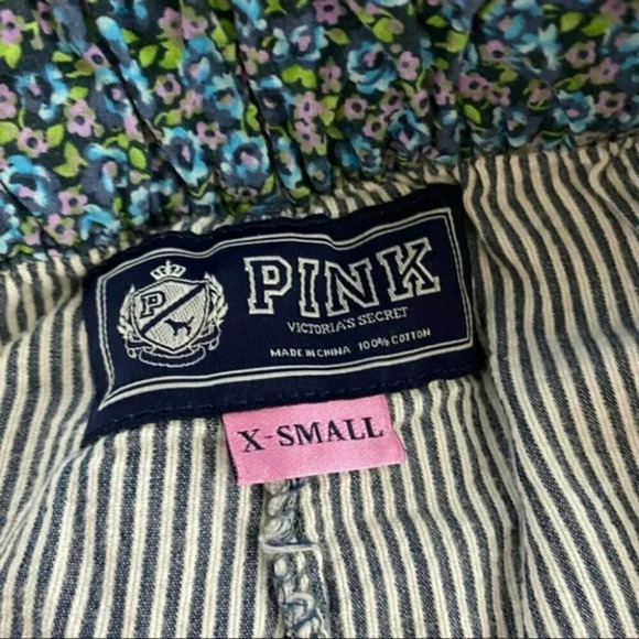 Pink VS XS blue seersucker drawstring capris - Picture 7 of 7